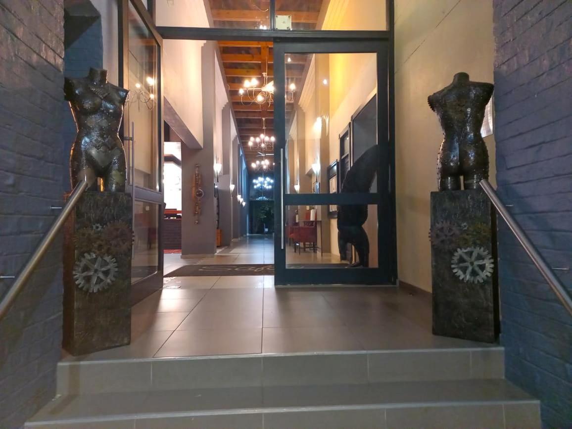 Safari Hotel & Convention Centre Rustenburg Extérieur photo