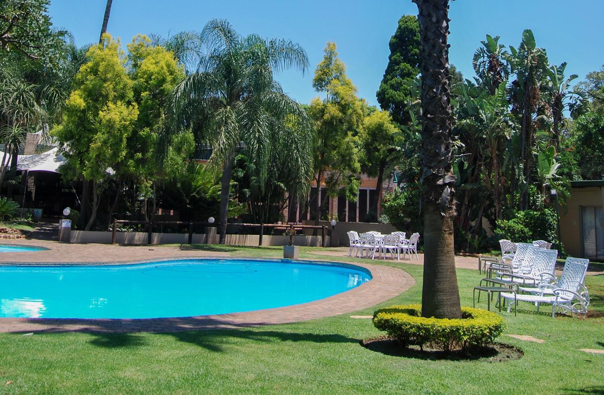 Safari Hotel & Convention Centre Rustenburg Extérieur photo